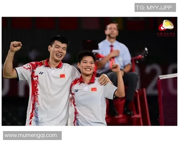 杭州羽毛球队与重庆羽毛球队赛后复盘分析双方配合与战术执行